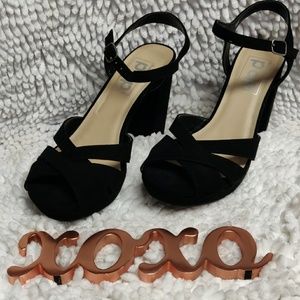 ⚡⚡Nwt black heels POP